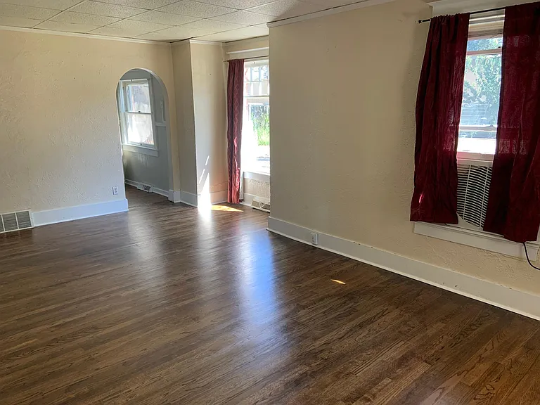 2020 Cedar St — Photo 2