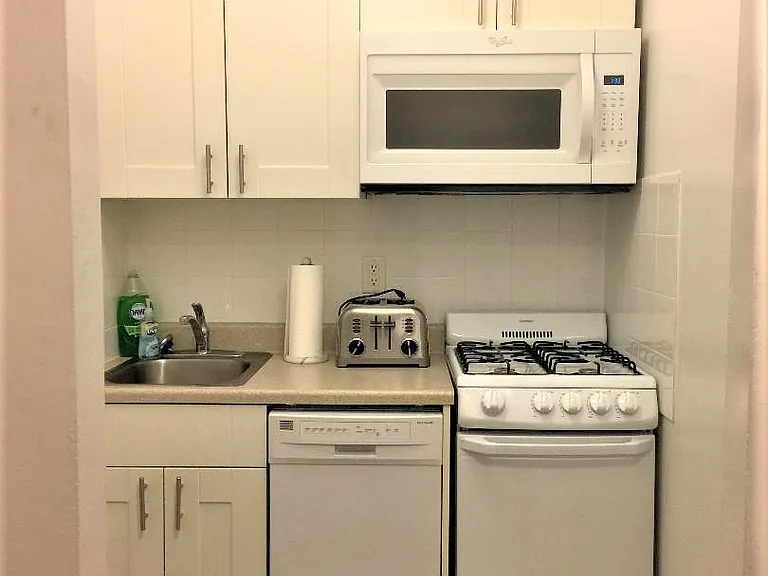 229 E 29th St #2L — Photo 5