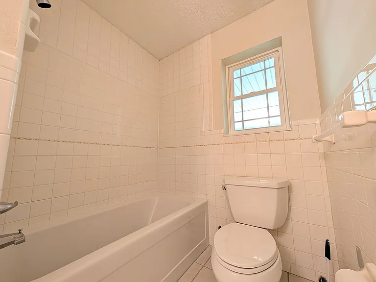 635 Summit Dr — Photo 4