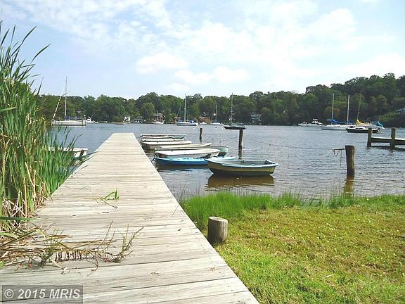 Steps from Community Waterfront!
