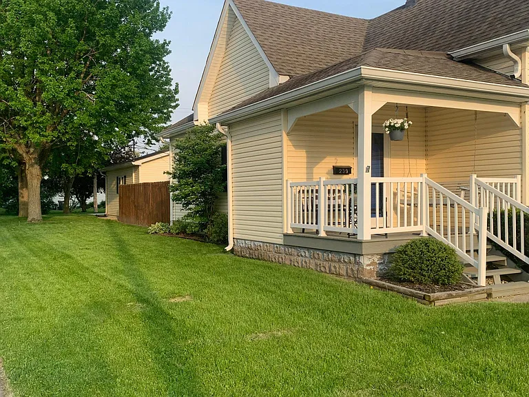 239 Columbia Ave — Photo 4