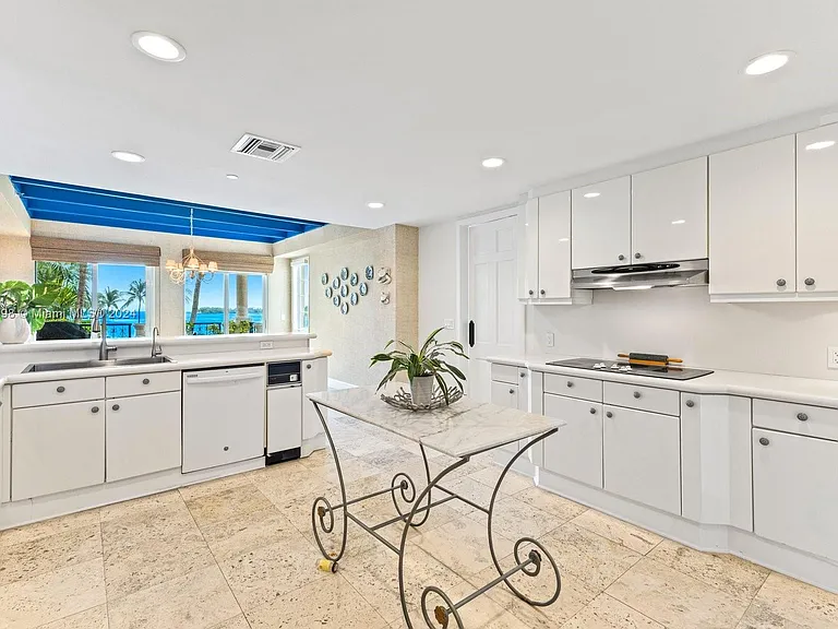 5221 Fisher Island Dr #5221 — Photo 15