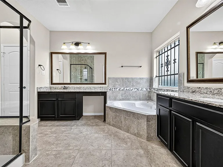 2931 Oakdale Landing Ct — Photo 43
