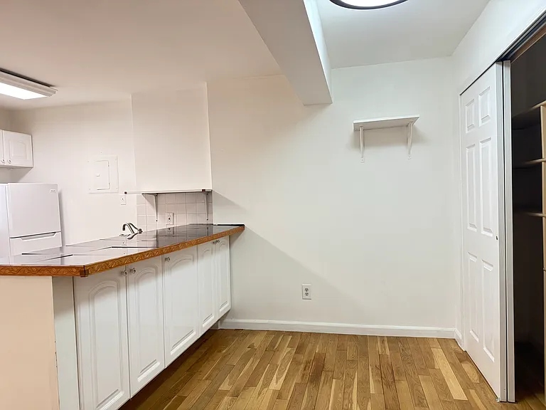 333 Grand Ave #2R — Photo 7