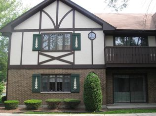 8146 Autobahn Dr S APT 201, Palos Park, IL 60464
