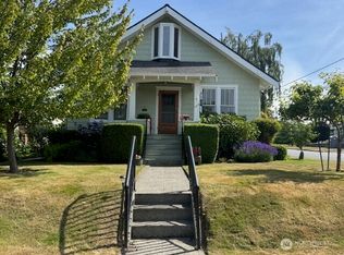1319 8th St, Anacortes, WA 98221