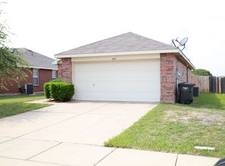 1449 Castle Ridge Rd, Fort Worth, TX 76140