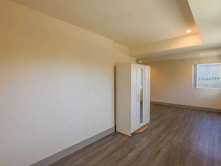 1208 W 25th St — Photo 36