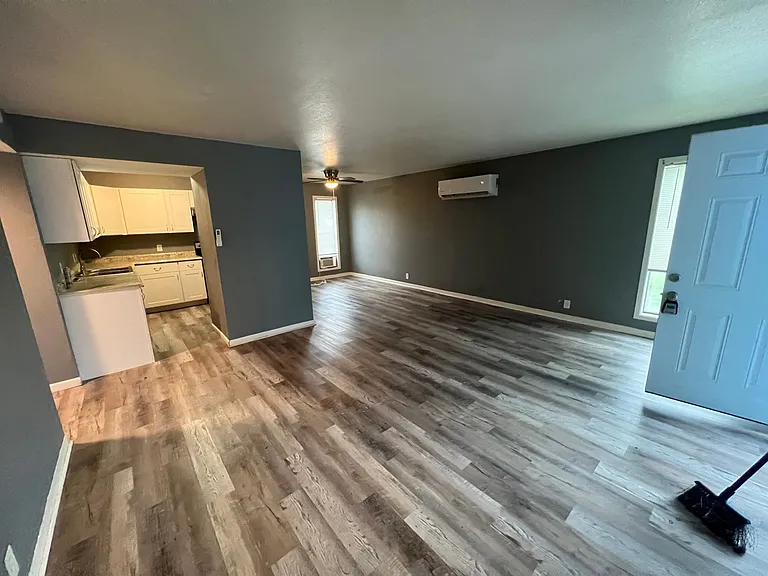 527 E Caney St #M — Photo 7