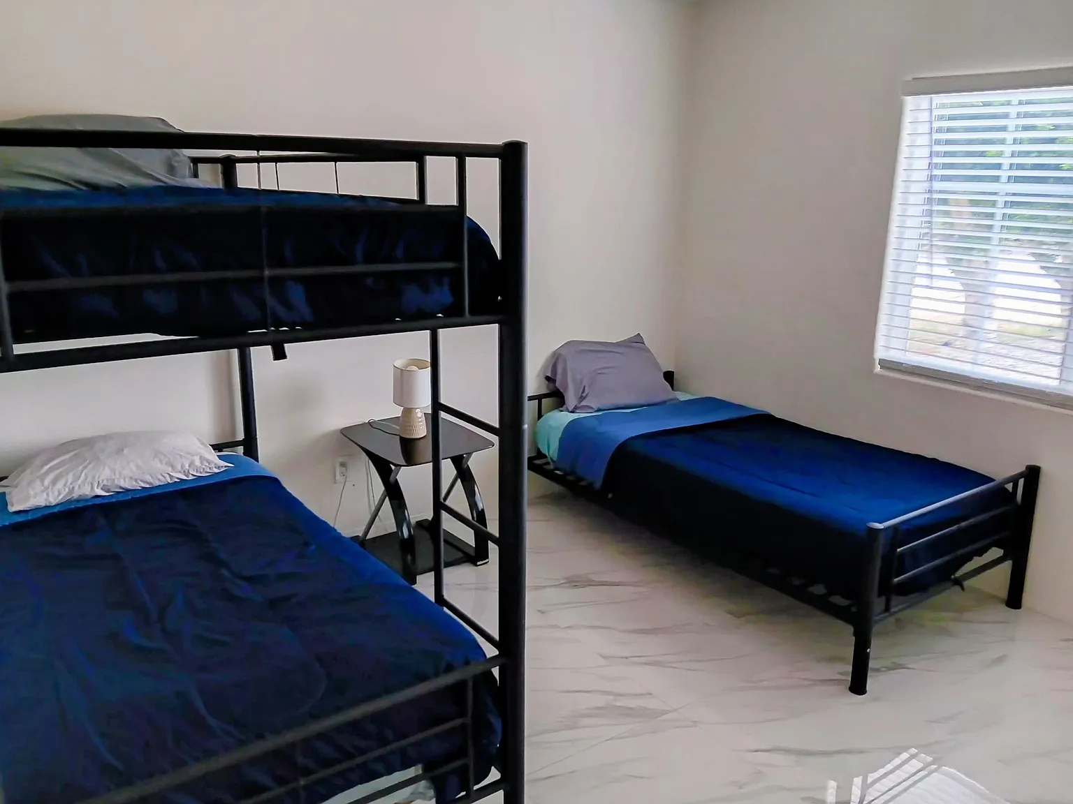 4 bed, 1830 sqft, $4,200 — Photo 2