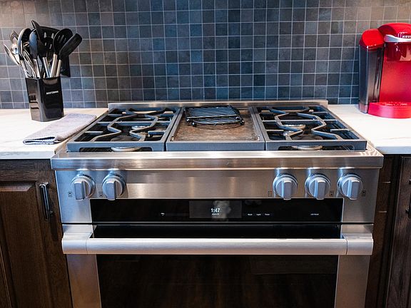 4th image of 275 S Limestone St #135