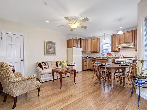 17 Glenside living room.jpg