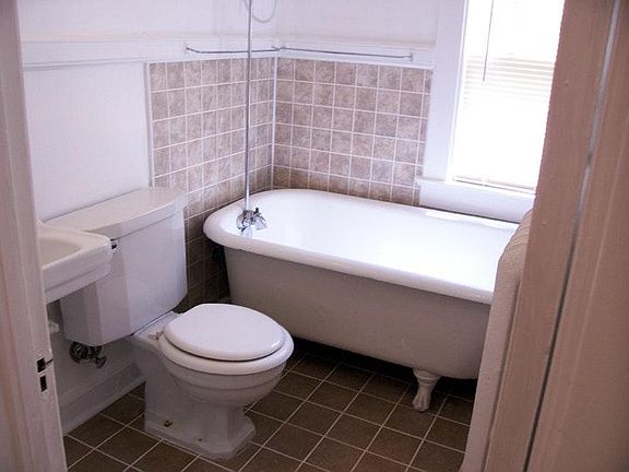 Clawfoot tub, ceramic tile floor!