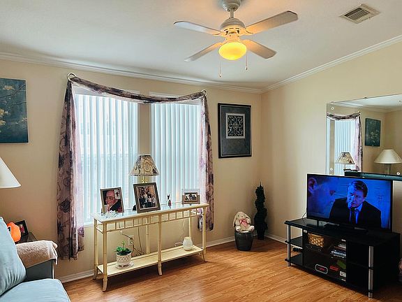 3rd image of 223 Arbor Ln