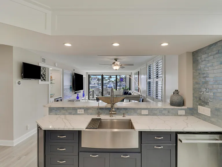 515 Bay Colony Dr N — Photo 5