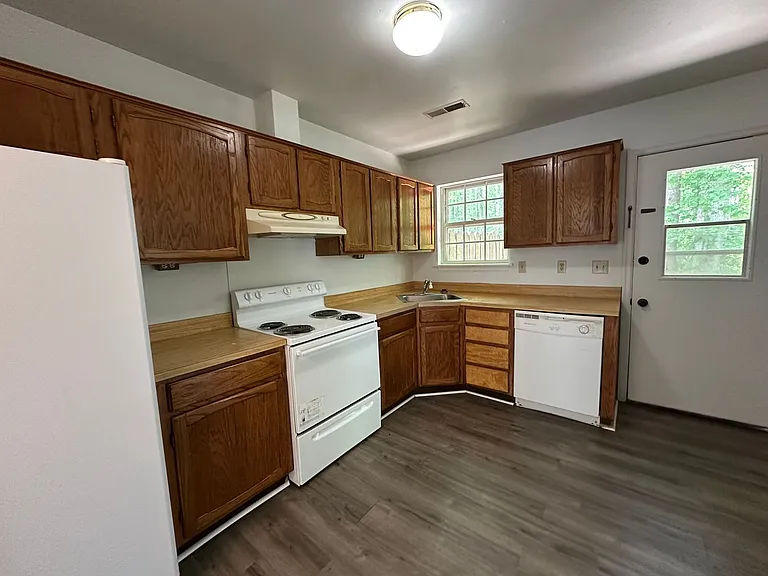 270 Albert Ct — Photo 12
