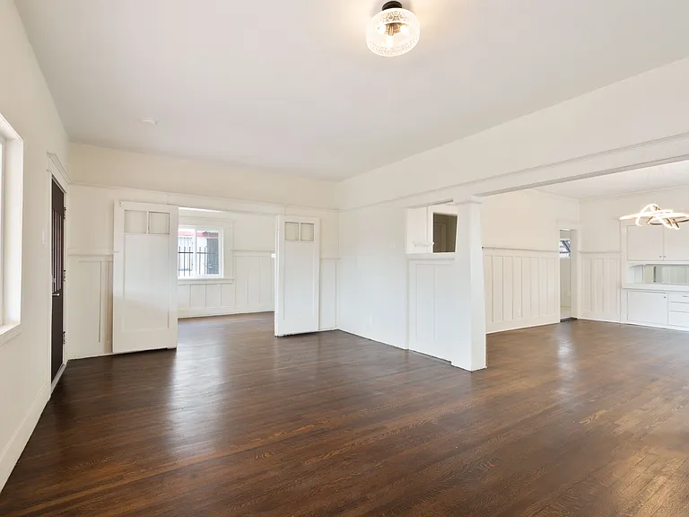 2214 Thomas St — Photo 7