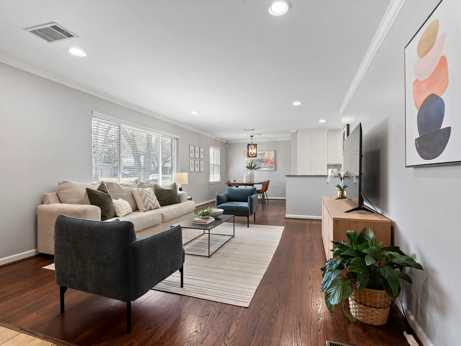 3 bed, 1703 sqft, $3,400 — Photo 4