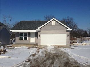 2103 Rosewood Dr NW, Cedar Rapids, IA 52405