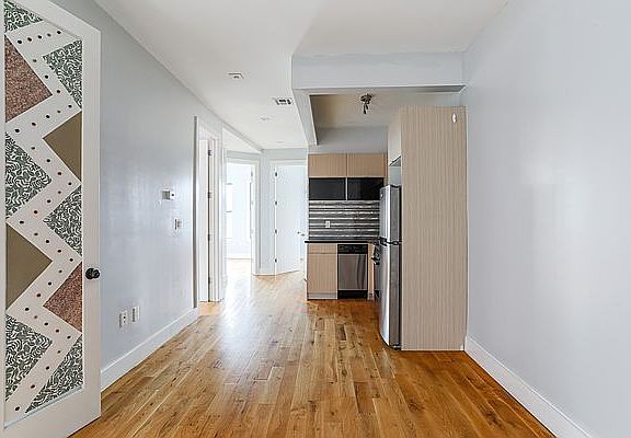 3rd image of 458 Empire Blvd #2L