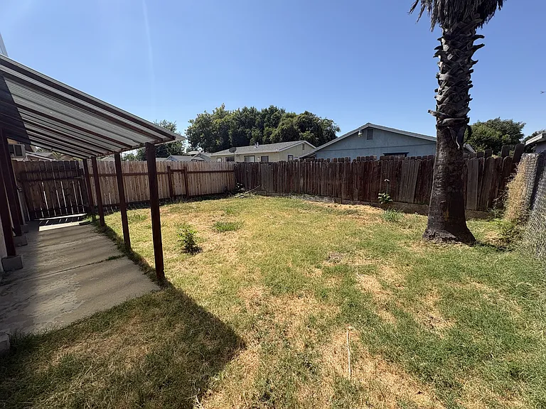 1115 Holly Ave #C — Photo 3