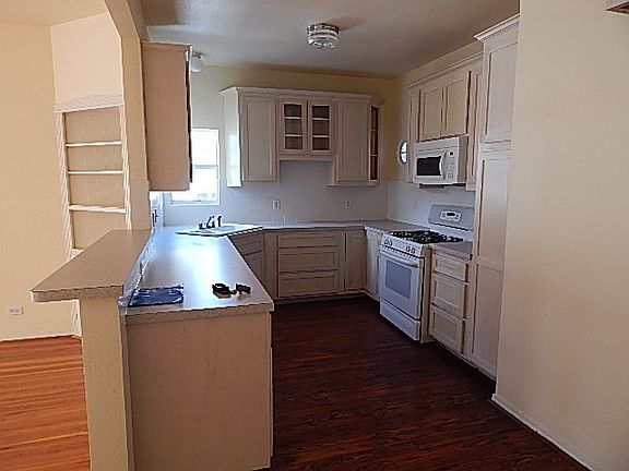 5th image of 406 Corona Ave