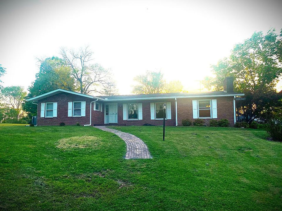 1st image of 1904 Cherokee Dr