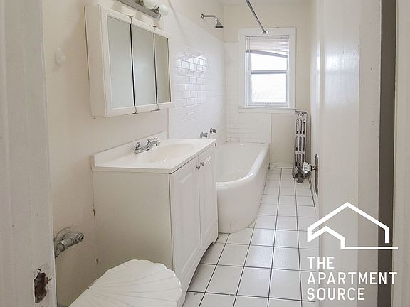 3rd image of 1612 W Sunnyside Ave APT 3S