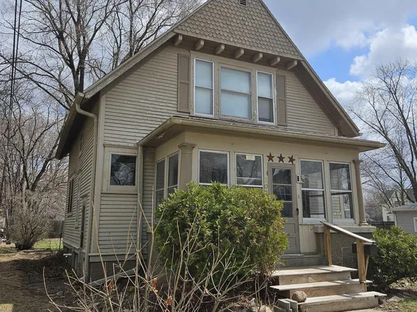 702 D St, Charles City, IA 50616