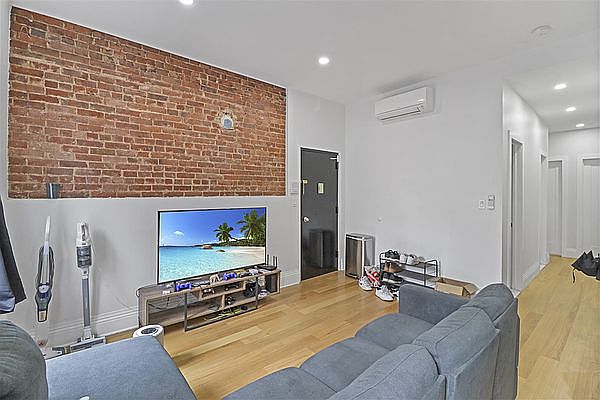1st image of 123 Mulberry St #55