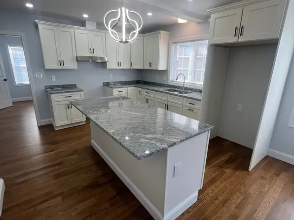 489 Spring St, Fall River, MA 02721