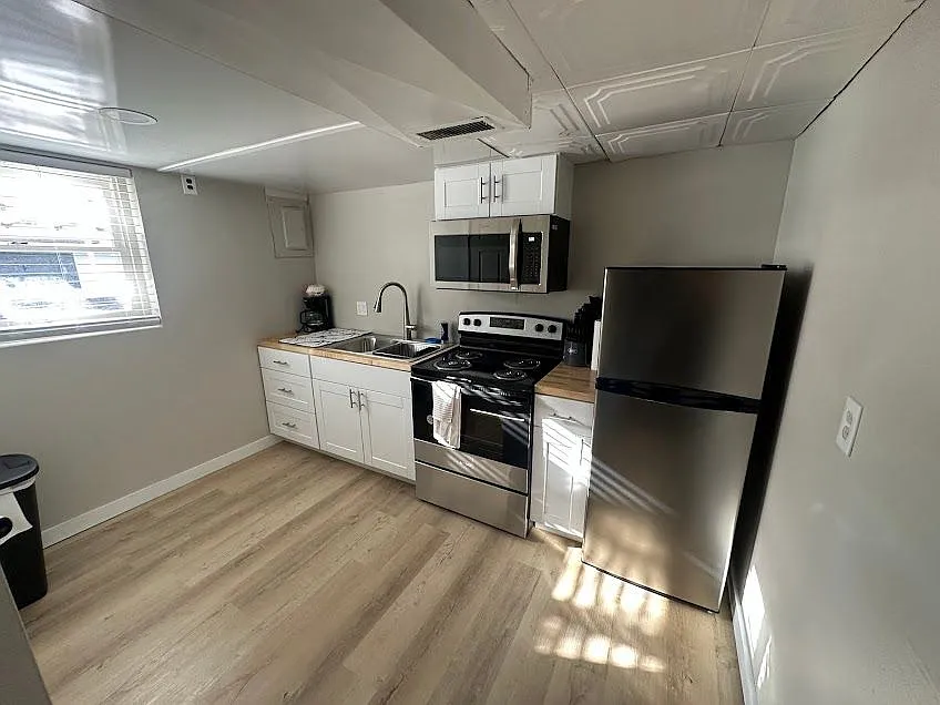 2 bed, 1.0 bath, 1000 sqft, $2,000 — Photo 2