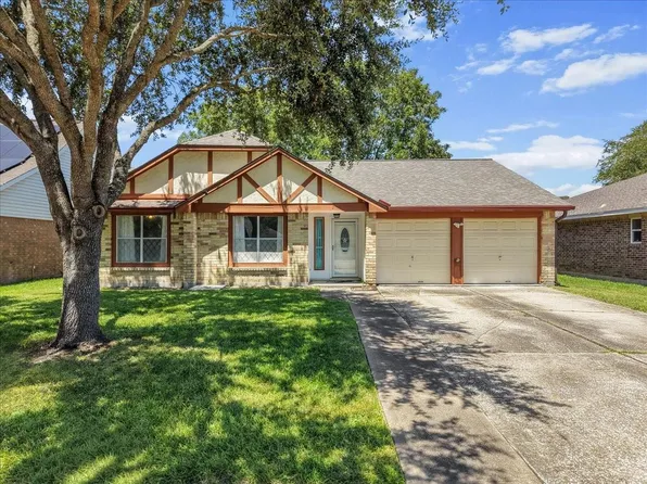 2790 Pinewood Dr, League City, TX 77573