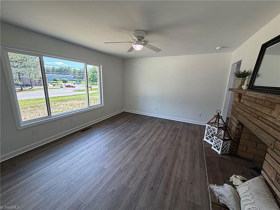 4th image of 1354 Forrest Dr