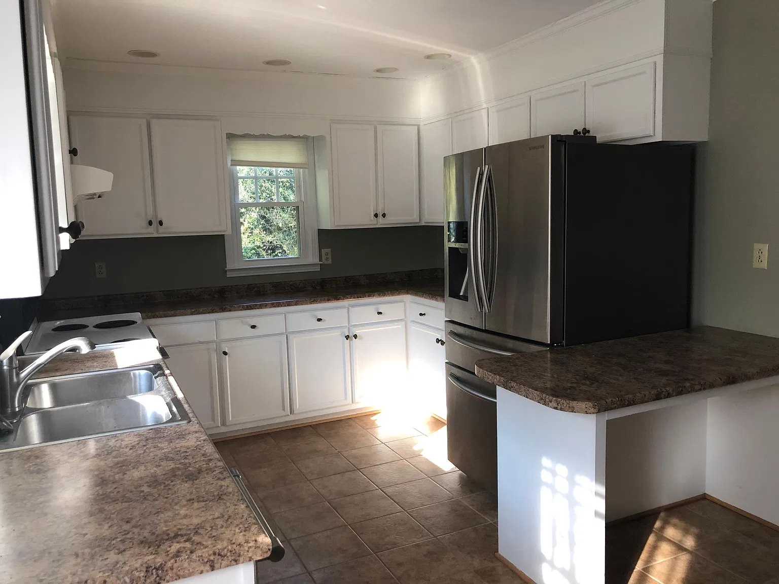 3 bed, 2.5 bath, 2108 sqft, $2,000 — Photo 4