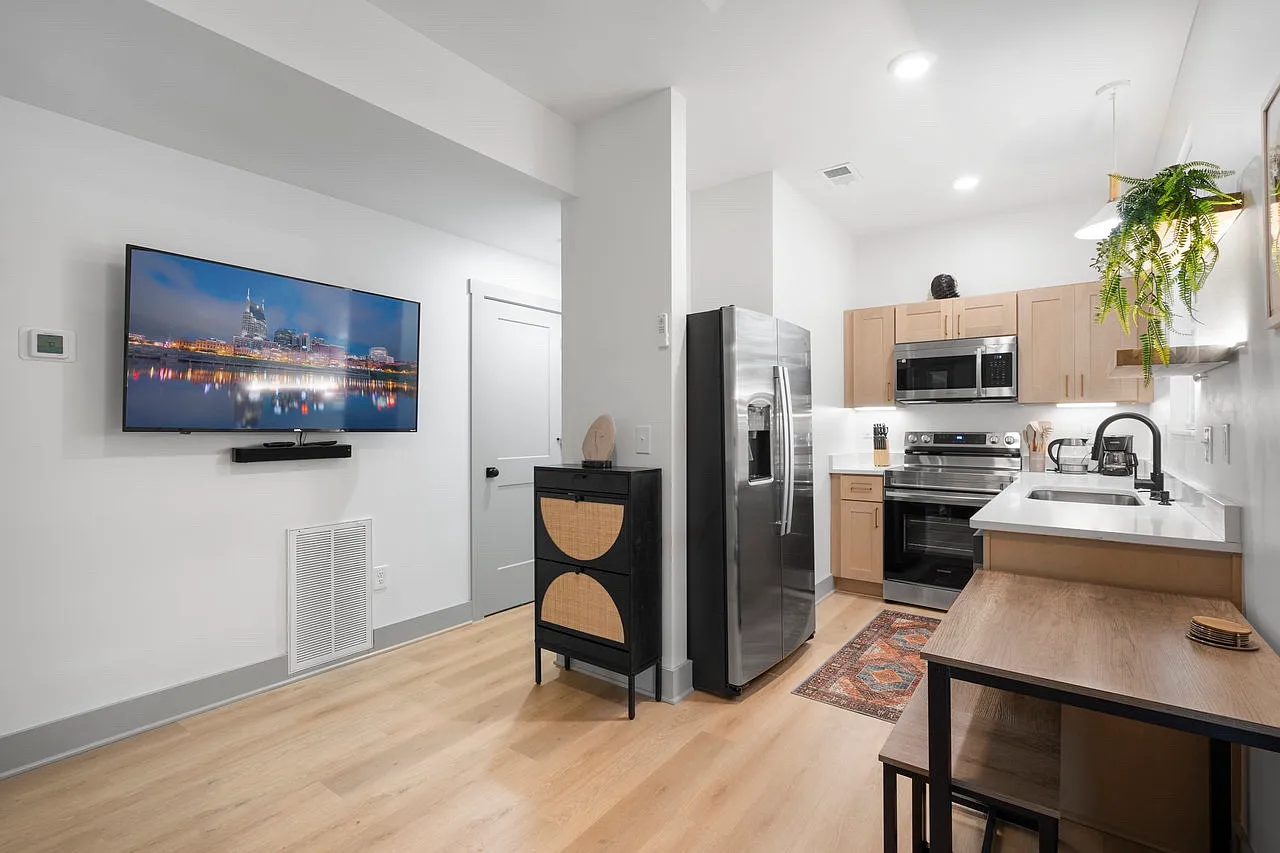 1 bed, 450 sqft, $2,600 — Photo 2