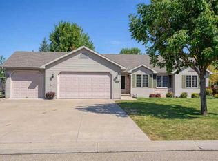 W5860 Easter Lily Dr, APPLETON, WI 54915