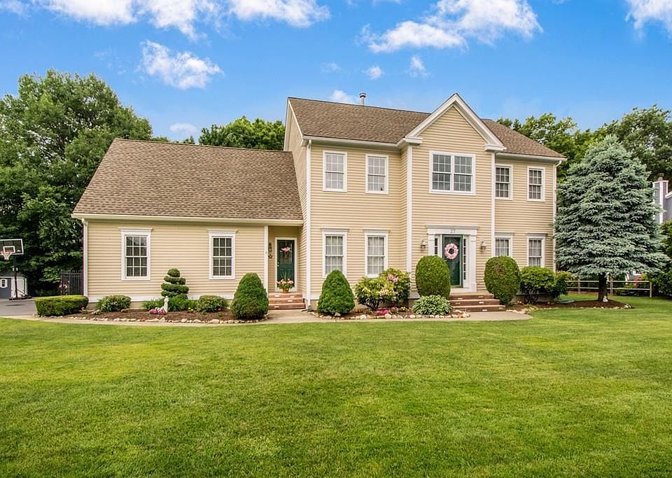 1st image of 27 Camelot Dr