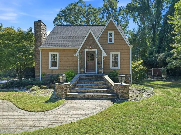 3305 Cambridge Rd, Charlotte, NC 28209