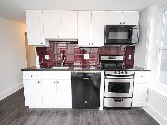 2nd image of 2452 Cedar St Floor 2
