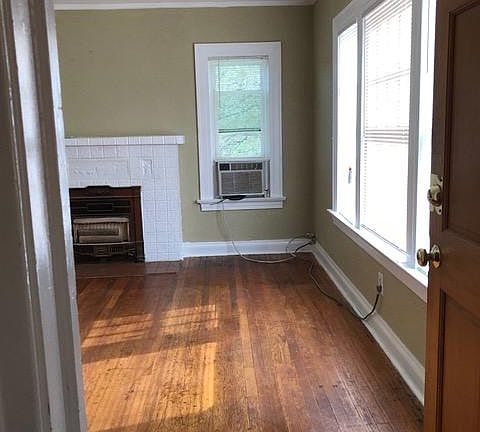 4th image of 1403 S Hughes St APT 3
