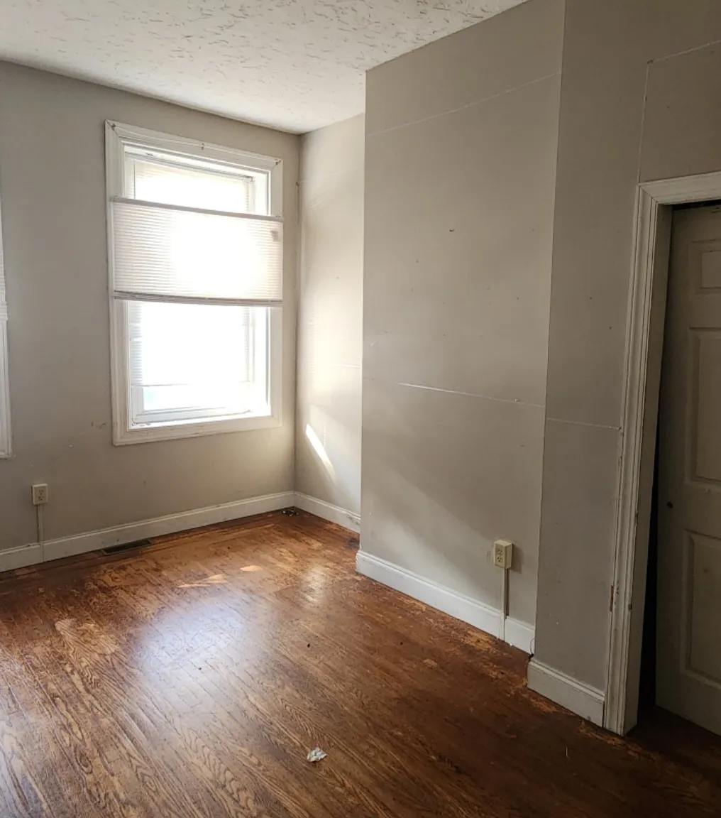3 bed, $975 — Photo 2