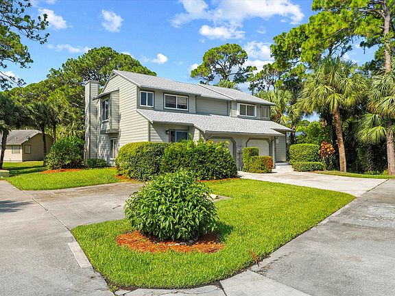 2nd image of 616 NE Wax Myrtle Way