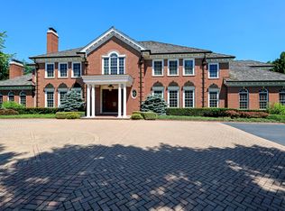 547 N Mayflower Rd, Lake Forest, IL 60045