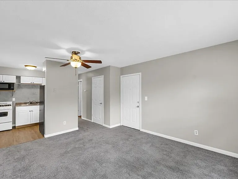 335 Riley Dr — Photo 17