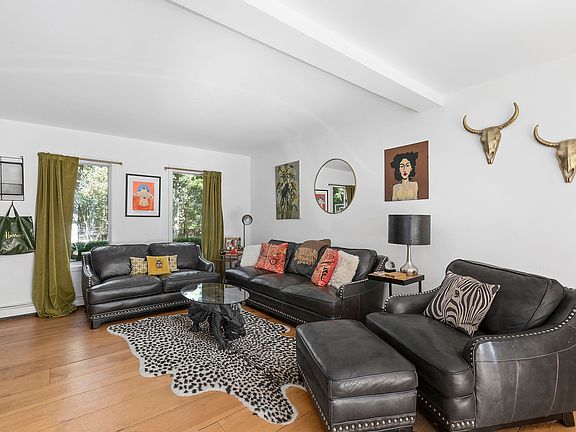 2nd image of 14 Winterberry Ln