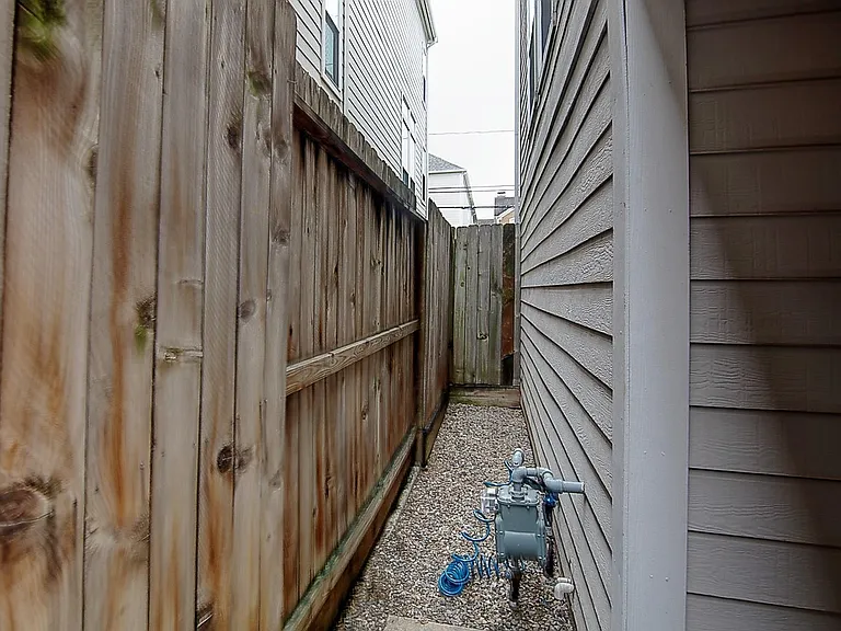 1408 W Webster St — Photo 32