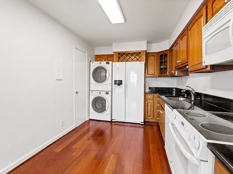 8370 Greensboro Dr #1004 — Photo 8
