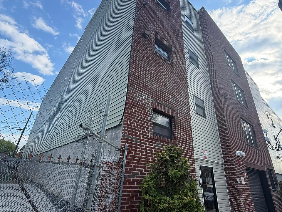 154 Hamilton Ave #402