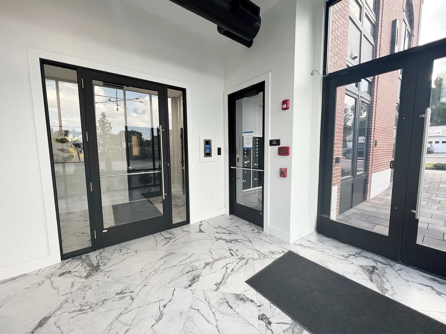 1 bed, 668 sqft, $2,200 — Photo 3